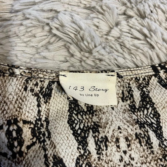 143 Story by Line Up Snake Pattern Blouse Top with Front Tie Size Medium - Picture 3 of 5